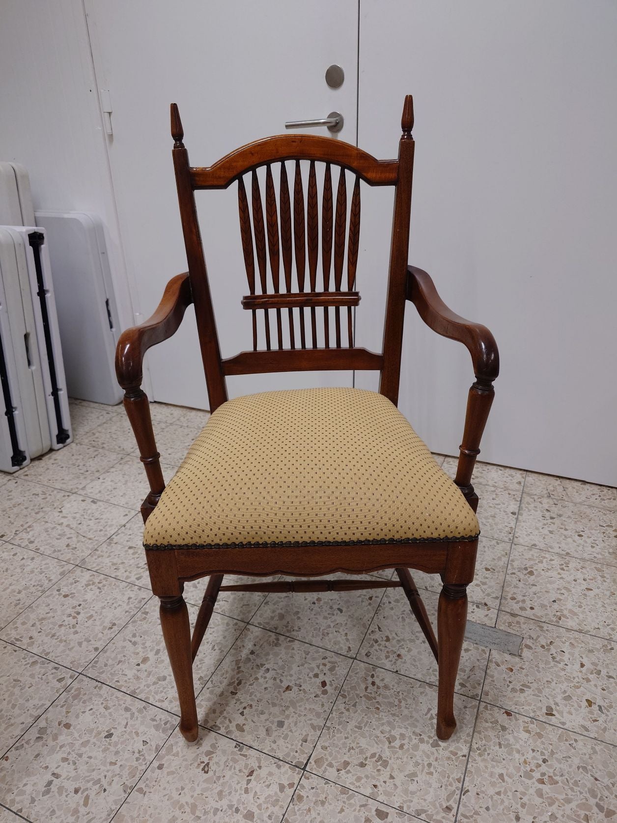 Stol i klassisk design